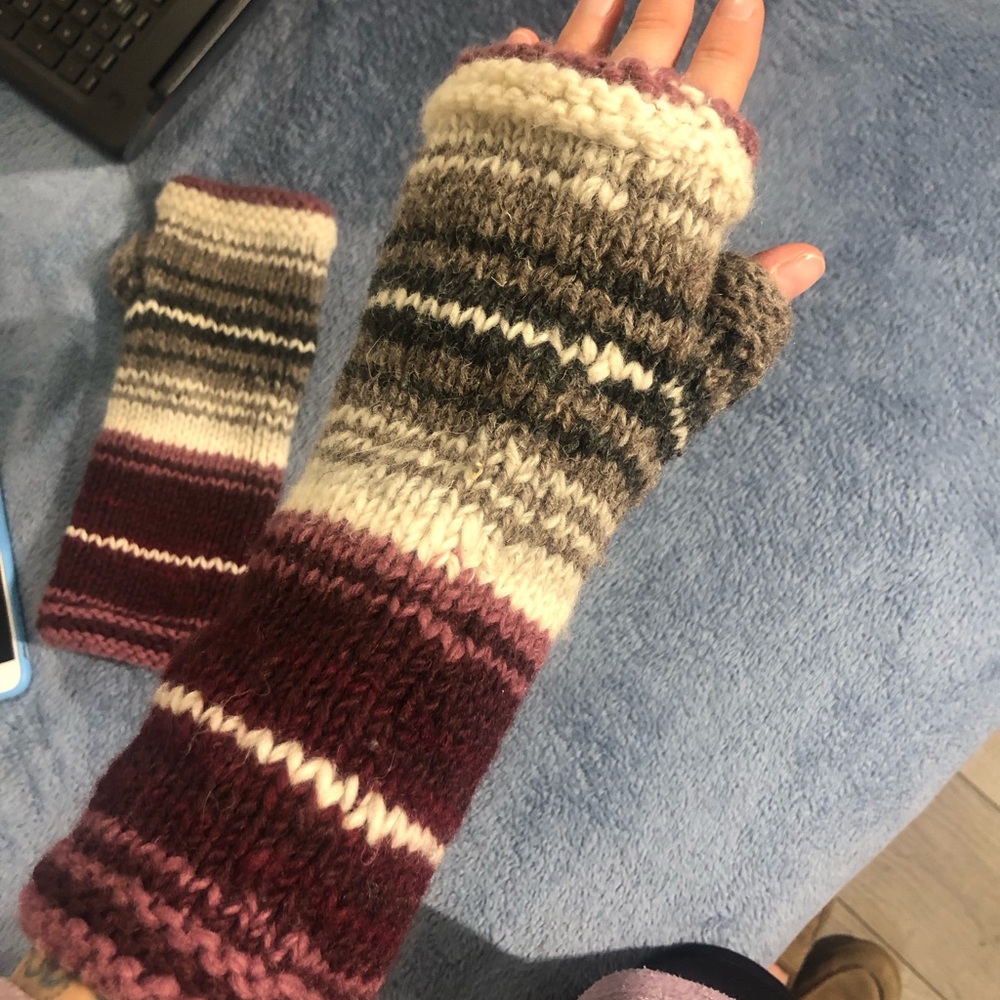 GLOVES 100% WOOL FINGERLESS - New without tags